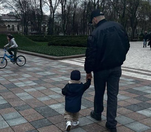 Даша Квіткова показалася на прогулянці з ексчоловіком Нікітою Добриніним