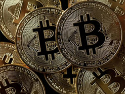 Переходять на крипту. Інвестори планують вкласти в біткоїн 1 трлн доларів