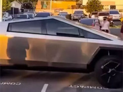 Замечен прототип Tesla Cybertruck без дверных ручек