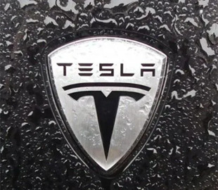 Акції Tesla падають щотижня, відколи Маск "переїхав" до Вашингтона