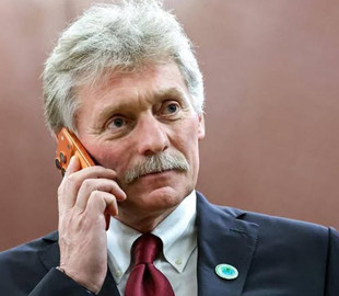 Пєсков, який забороняв чиновникам Путіна користуватися гаджетами з США, купив новенький iPhone 17