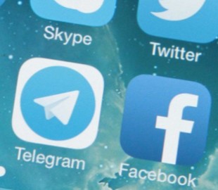 Находка для шпиона: как Telegram и Facebook попали в список опасных мобильных приложений