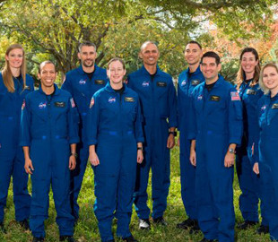 Было более 12 тысяч желающих: NASA выбрало кандидатов для полета на Луну