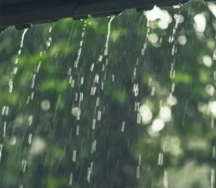 Безкоштовна енергія з неба: знайдено спосіб отримувати електрику з дощової води