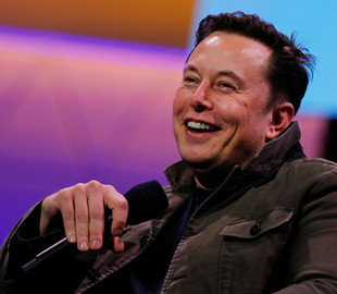 Илон Маск рассказал, когда астронавты смогут высадиться на Луну