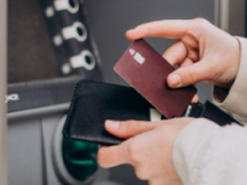 Викрала банківську картку у пенсіонерки з інвалідністю та зняла 40 тисяч гривень: у Ніжині засудили жінку