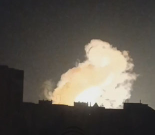 У Бєлгороді спалахнула електропідстанція. Місцева влада каже, що це через «перенапругу»