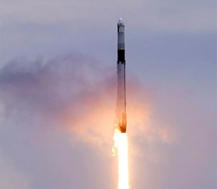 SpaceX готується до запуску першого цивільного екіпажу на орбіту