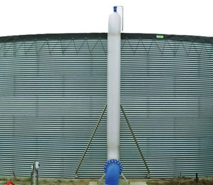 У Нідерландах теплиці та дата-центр зберігають воду у сховищі