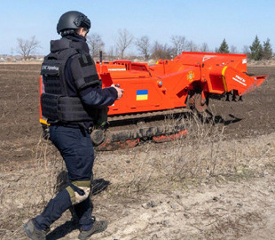 Точність до 70%: Reuters розповів, як дрони та ШІ допомагають розміновувати Україну