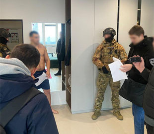 Кіберполіція та БЕБ викрили групу зловмисників, які ввозили та продавали «репліки» товарів світового бренду