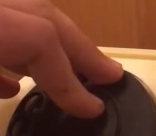 20-летний солдат не смог набрать номер на дисковом телефоне