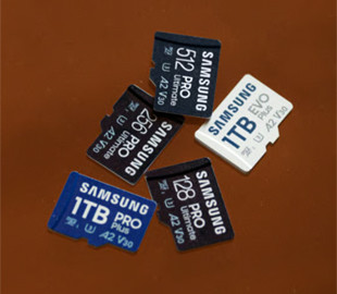 Чому флагманські смартфони відмовляються від слота microSD