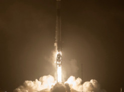 В космос запустили корабль, чтобы атаковать астероид