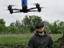 Україна у 2024 році виготовила 2 млн FPV-дронів, а могла 5: у Зеленського назвали причину