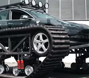 Tesla Model 3 превратили в танк