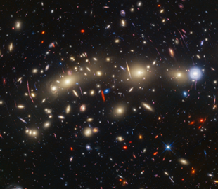 Астрономи показали скупчення галактик «Різдвяна ялинка»