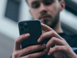 Ніколи не кладіть смартфон у холодильник: як правильно і безпечно його охолодити
