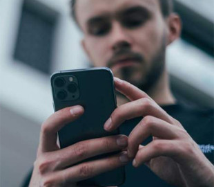 Ніколи не кладіть смартфон у холодильник: як правильно і безпечно його охолодити