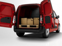 Укрпочта осуществила крупнейшую на рынке Украины закупку автомобилей