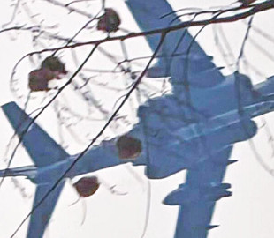 Китайський бомбардувальник H-6N зафіксовано з новою аеробалістичною ракетою YJ-21