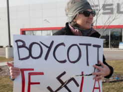 ФБР закликає американців повідомляти про підозрілу активність щодо салонів та автомобілів Tesla