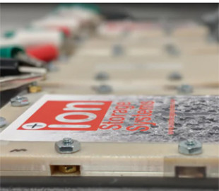 Заміна літію: безанодна твердотільна батарея витримує 800 циклів