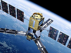 Російський супутник-розвідник продовжує підозрілі маневри