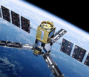 Російський супутник-розвідник продовжує підозрілі маневри