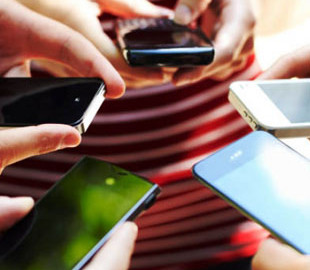 Государство обязало сделать мобильную связь дешевле на четыре копейки за минуту с 1 января