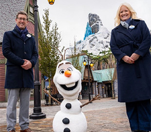 Сніговик Олаф зі штучним інтелектом погуляв паризьким Діснейлендом