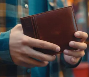 Мало навіть 17 тисяч: яка зарплата нормальна для життя в Україні на думку штучного інтелекту