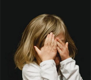 В картинках для навчання ШІ знайшли 1 000 зображень дітей – жертв сексуального насильства