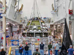 У США показали повністю зібраний та готовий до польоту на Місяць з астронавтами космічний корабель