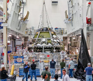 У США показали повністю зібраний та готовий до польоту на Місяць з астронавтами космічний корабель