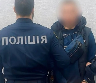 У Дніпрі поліція затримала чоловіка за крадіжку зарядного пристрою у жінки