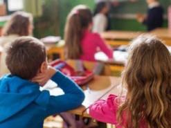 Стало відомо, з якими проблемами зіштовхуються українські школярі за кордоном