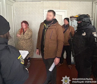 Поліцейські розшукали зловмисника, який викрав із банківської картки пенсіонера більше 70 тисяч гривень