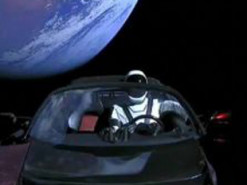 Родстер Tesla разлагается в космосе