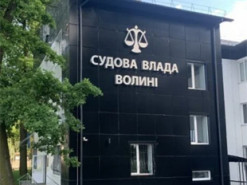 В Україні судили переселенця, який через інтернет продавав автомати