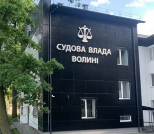 В Україні судили переселенця, який через інтернет продавав автомати