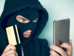 Апеляційний суд зобов’язав «ПриватБанк» повернути жительці Хмельниччини кошти, списані шахраями