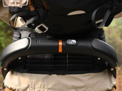 Китайський технологічний стартап розробив інноваційний екзоскелет, що розганяє людину до 20 км/год