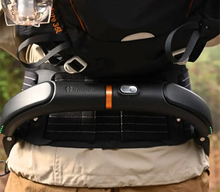 Китайський технологічний стартап розробив інноваційний екзоскелет, що розганяє людину до 20 км/год