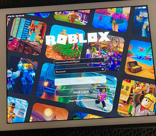 Розробник Roblox закликає батьків цілодобово стежити за дітьми у цій грі