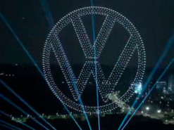 Volkswagen показав свій новий електрокар за допомогою 2 000 дронів
