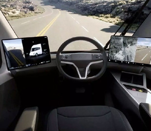 Tesla показала салон електровантажівки Semi