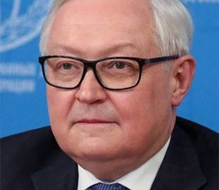 «Небезпечна тенденція». Росія погрожує визнати США стороною війни в Україні