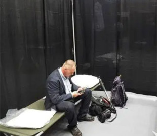 На Алясці російських пілотів і журналістів розмістили в колишньому "ковідному" шпиталі