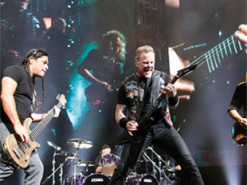 Metallica розпочала збір $1 млн на допомогу українським біженцям
